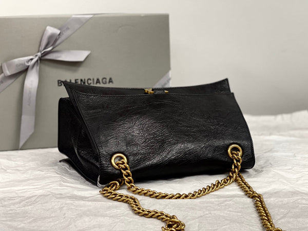 CRUSH MEDIUM CHAIN BAG 31 IN BLACK CRUSHED CALFSKIN GOLD HARDWARE