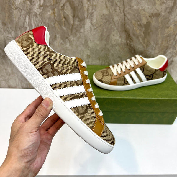 Sneaker da uomo GG x Adidas in tela marrone 525938