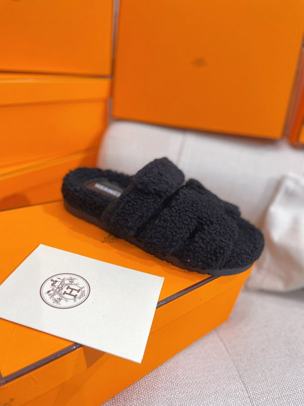 sandalo chypre in lana di agnello nera