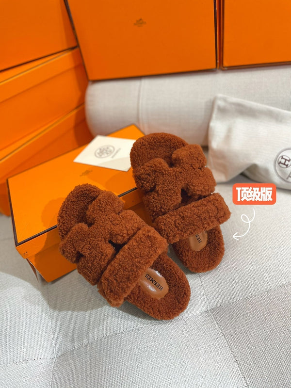 chypre sandal brown lamb wool