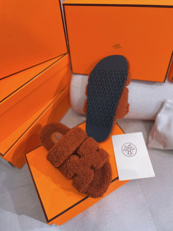 chypre sandal brown lamb wool