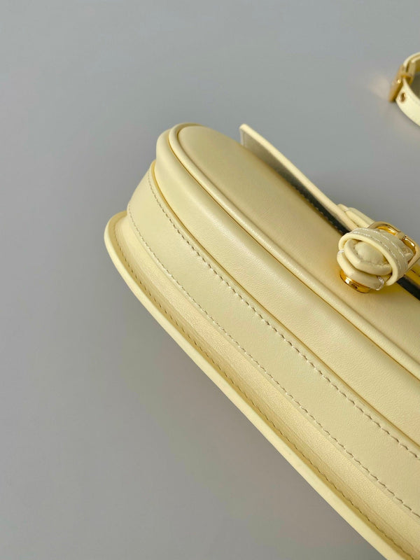 medium cd east west bobby 22cm cream calfskin ghw