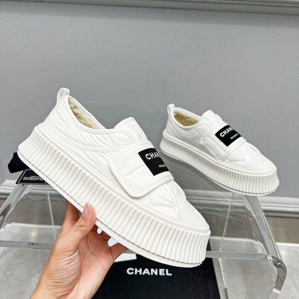 CC Low Sneaker Thick-Soled White Rain Velvet Fabric