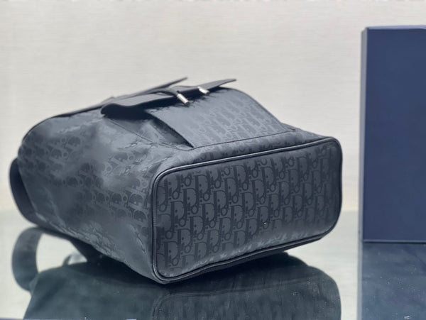 ZAINO MEDIO 38 IN PELLE DI VITELLO OBLIQUE MIRAGE NERA