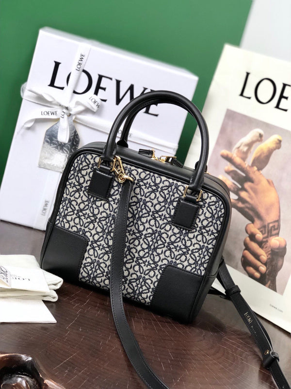 BORSA LOE AMAZONA 19 IN PELLE DI VITELLO NERA E JACQUARD MONOGRAMMA