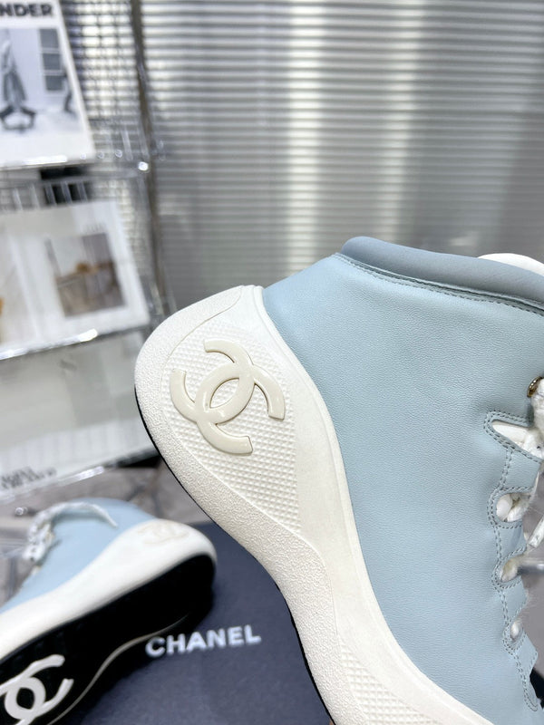 CC CANO ALTO SNEAKER IN BLUE POWDER CALFSKIN AND WHITE RUBBER