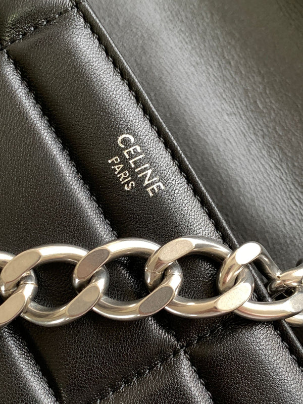 BORSA A TRACOLLA CON CATENA IN PELLE DI AGNELLO NERA TRAPUNTATA MONOCROMATICA 24