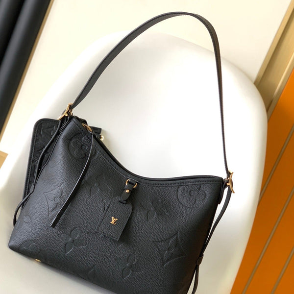 CARRYALL PM 29 NERO IN PELLE DI BUCCIONE MARTELLATA CON MONOGRAMMA