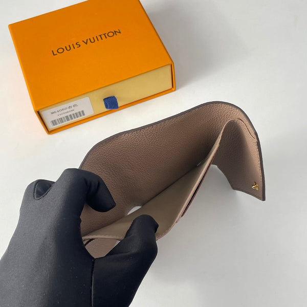 Portafoglio LV M64060 Victorine in pelle Empreinte monogramma beige 221684