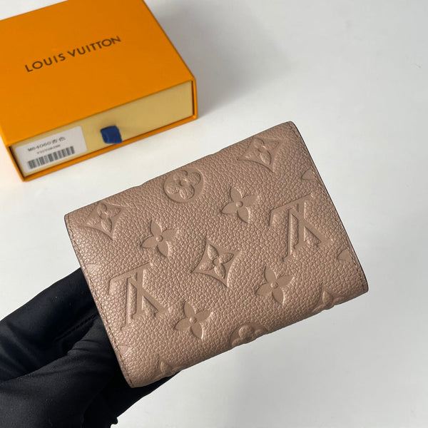 Portafoglio LV M64060 Victorine in pelle Empreinte monogramma beige 221684