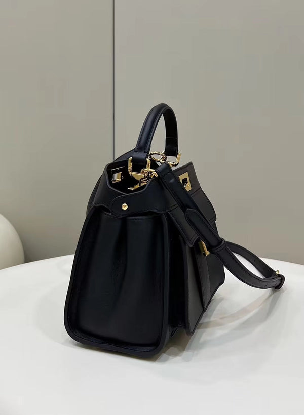 BORSA FENDI PEEKABOO MINI 23 IN PELLE DI VITELLO NERA CON FERRAMENTA ORO