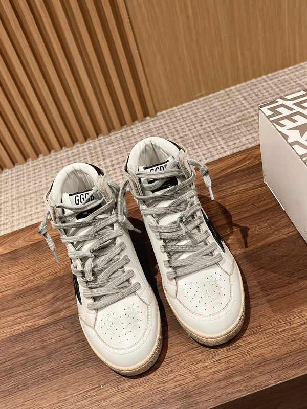 SKY-STAR SNEAKERS IN WHITE NAPPA LAMBSKIN WITH BLACK STAR AND HEEL TAB