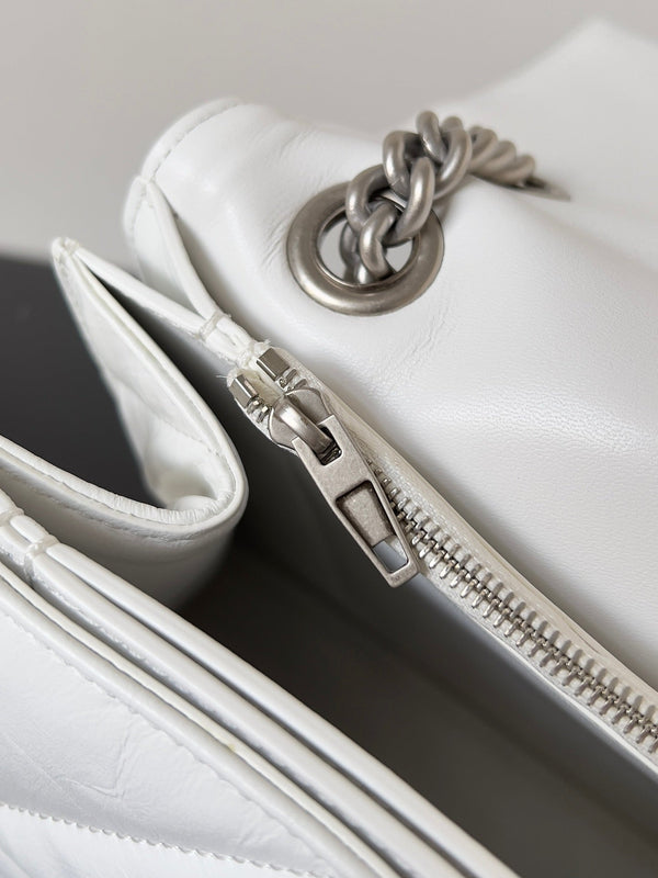 CRUSH CHAINED BAG 32 IN WHITE QUILTED CRUSHED CALFSKIN SILVER HARDWARE