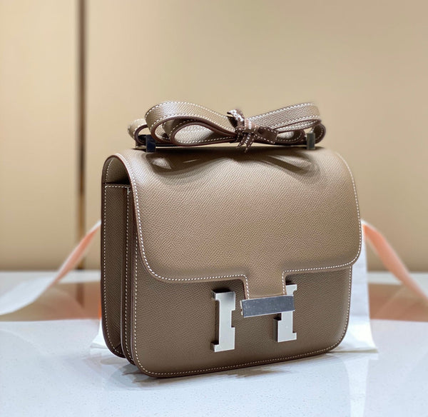 constance 24 etoupe pelle epsom hardware argento