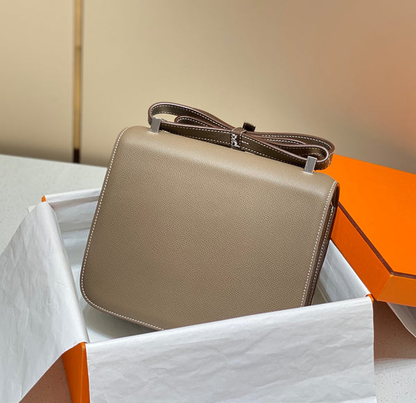 constance 24 etoupe pelle epsom hardware argento