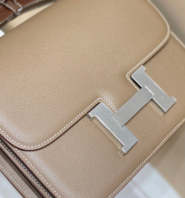 constance 24 etoupe pelle epsom hardware argento