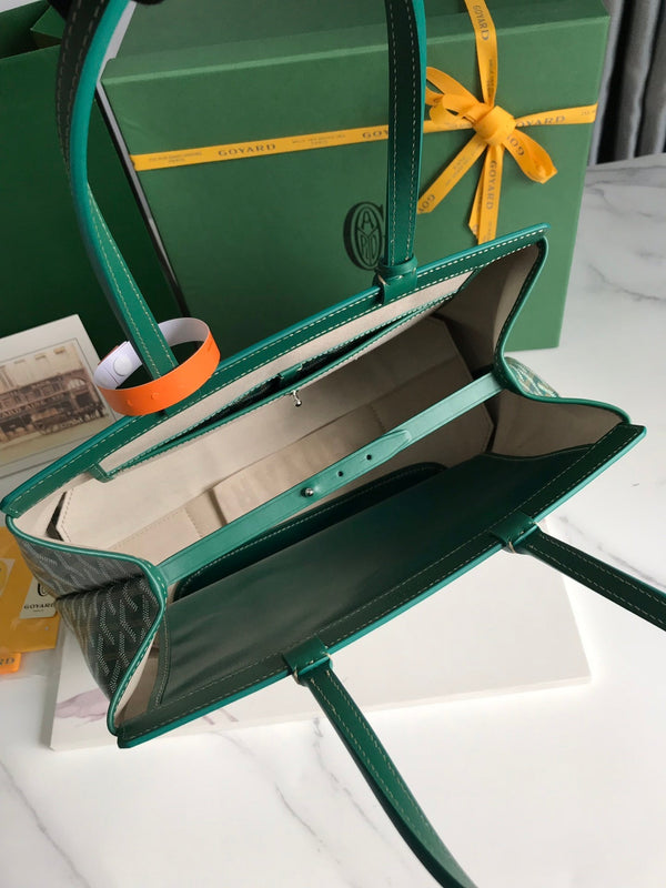 BELLECHASSE BIAUDE PM BAG 36 IN GREEN GOYARDINE CANVAS AND CALFSKIN TRIM