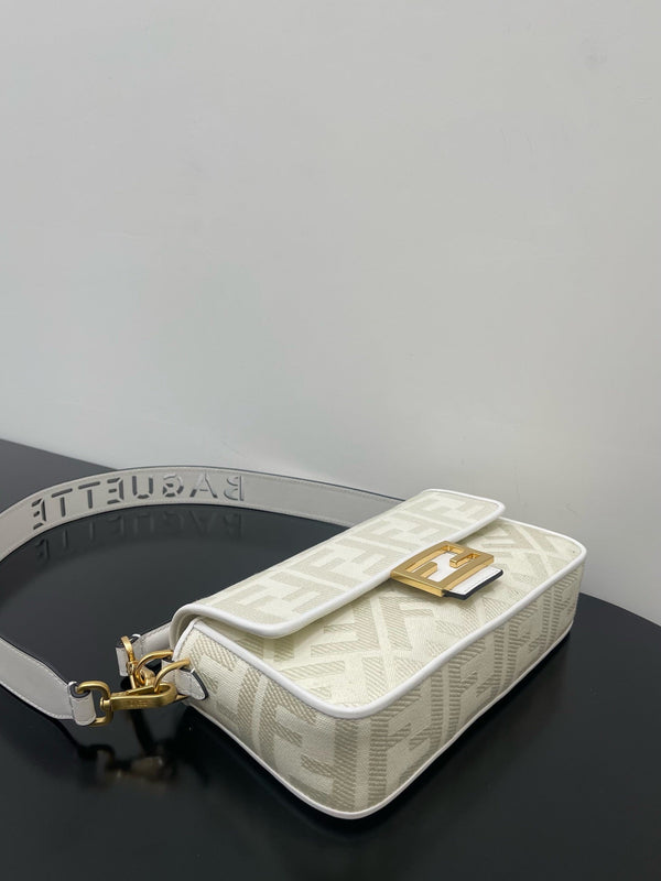 FENDI 26 BAGUETTE WHITE NAPPA LEATHER BAG WITH GOLD HARDWARE