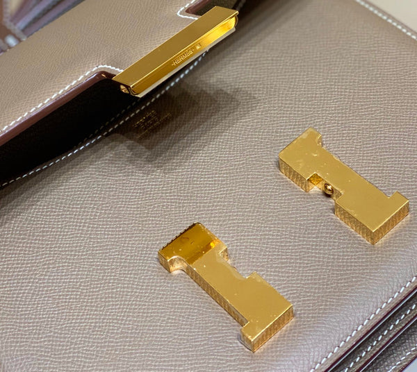 constance 24 etoupe pelle epsom hardware dorato