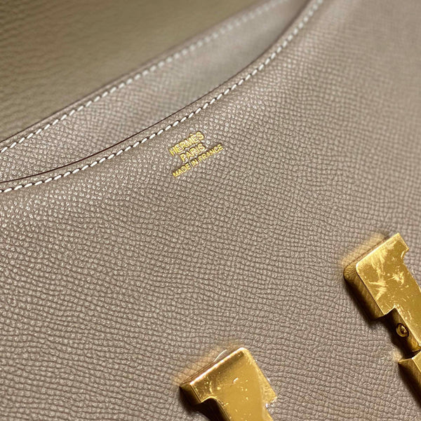 constance 24 etoupe pelle epsom hardware dorato