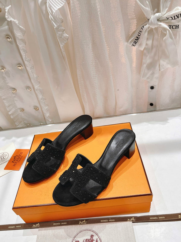 SANDALI OASIS IN PELLE DI AGNELLO CON ATTACCO IN CRISTALLO-NERO