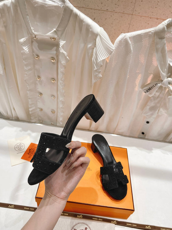 SANDALI OASIS IN PELLE DI AGNELLO CON ATTACCO IN CRISTALLO-NERO