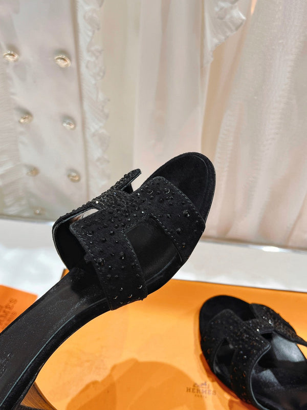 SANDALI OASIS IN PELLE DI AGNELLO CON ATTACCO IN CRISTALLO-NERO