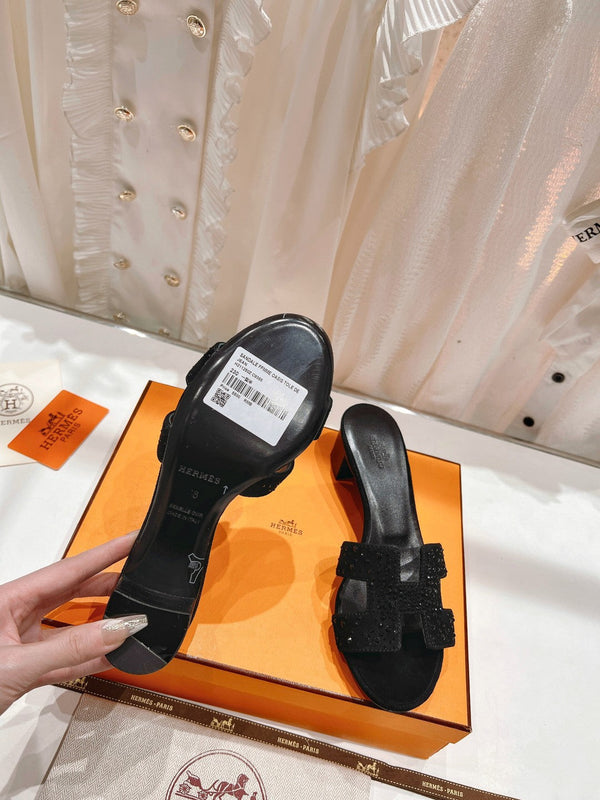 SANDALI OASIS IN PELLE DI AGNELLO CON ATTACCO IN CRISTALLO-NERO