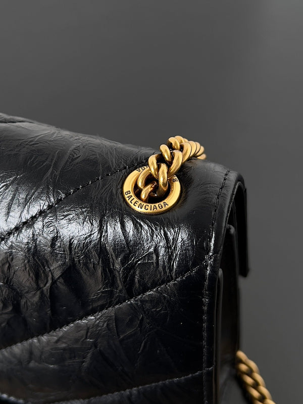 CRUSH CHAINED BAG 22 IN BLACK QUILTED CRUSHED CALFSKIN GOLD HARDWARE