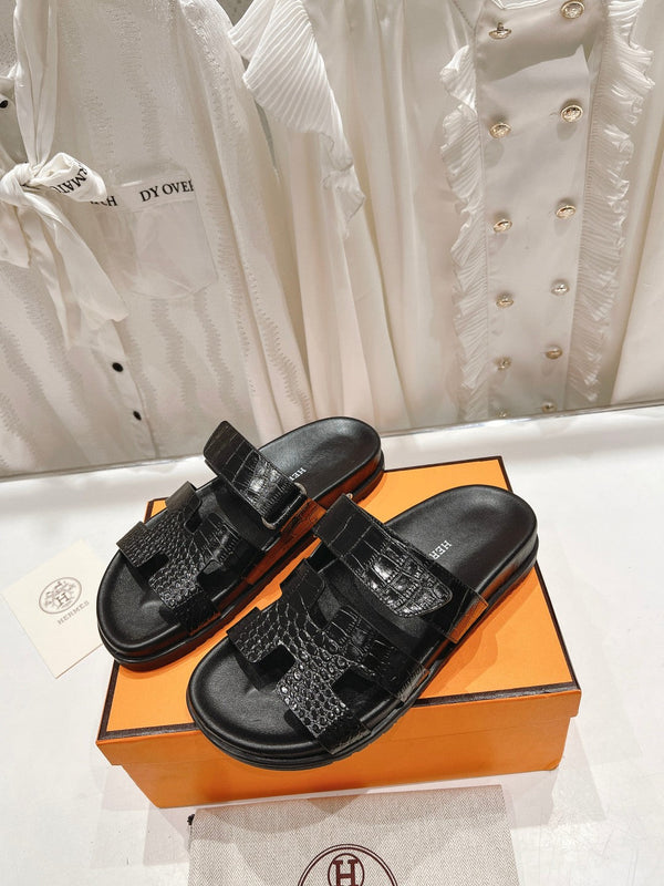 CHYPRE SANDAL BLACK LAMBSKIN