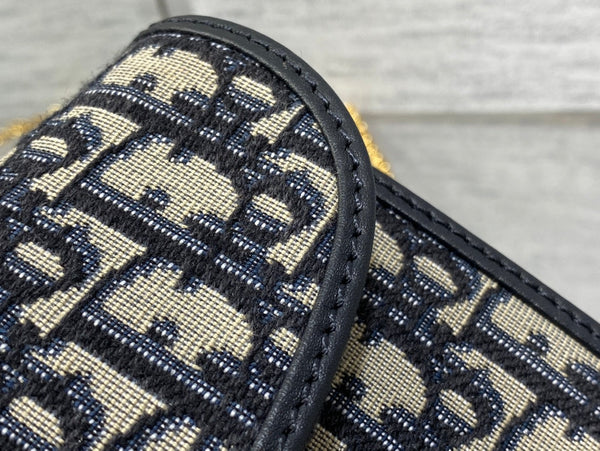 cd bobby east west pouch 22cm blu obliquo con catena