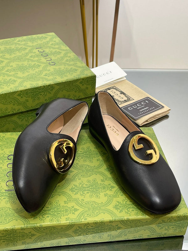 BLONDIE LOGO-PLAQUE LOAFERS IN BLACK CALFSKIN
