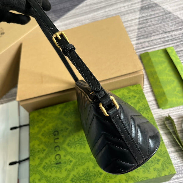 GG MARMONT SMALL 23 HANDBAG IN BLACK CALFSKIN WITH GOLDEN LOGO