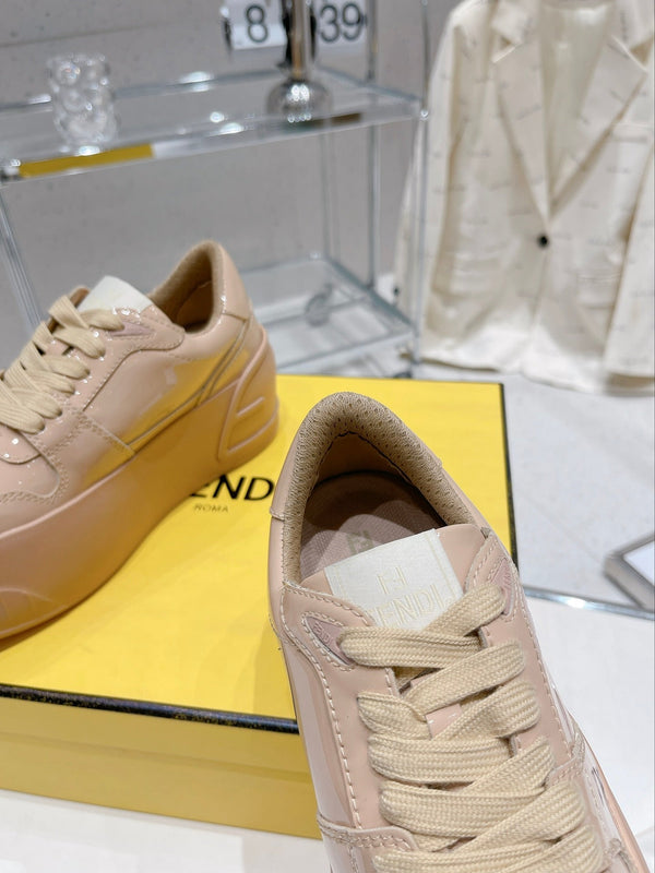 FENDI LOW-TOP TRAINER IN TAN BEIGE CALFSKIN