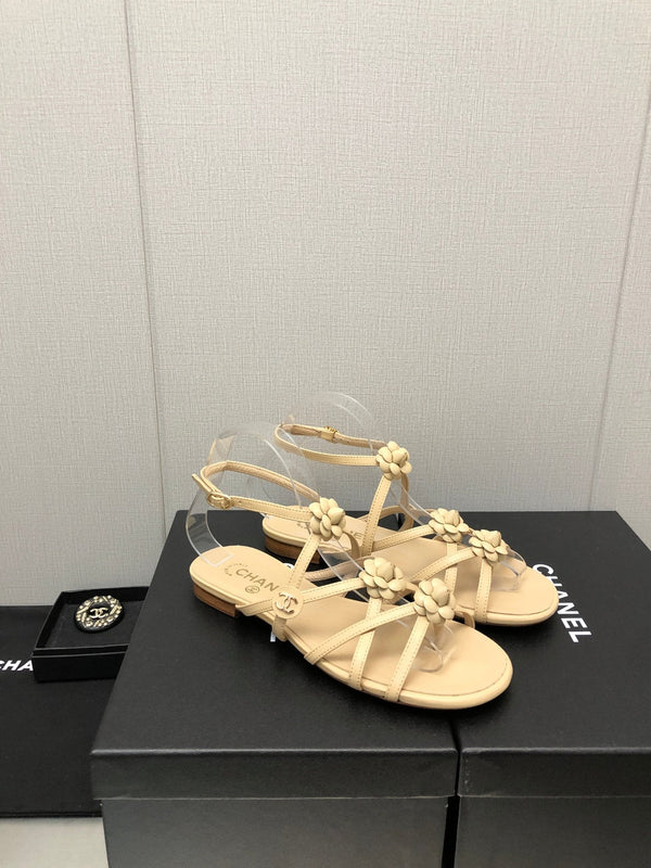 SANDALO BASSO FLOREALE IN PELLE DI AGNELLO GIALLO SABBIA