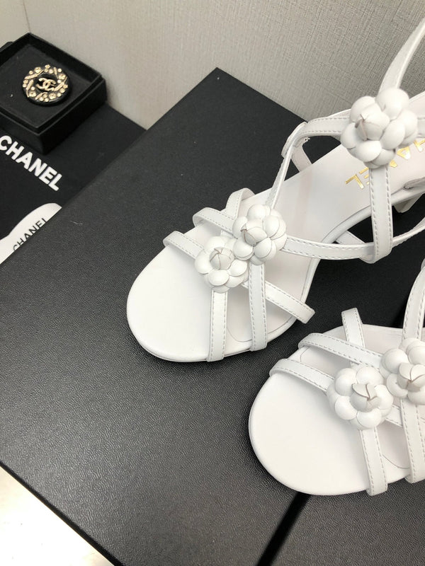 SANDALO CON TACCO ALTO FLOREALE IN PELLE DI AGNELLO BIANCA