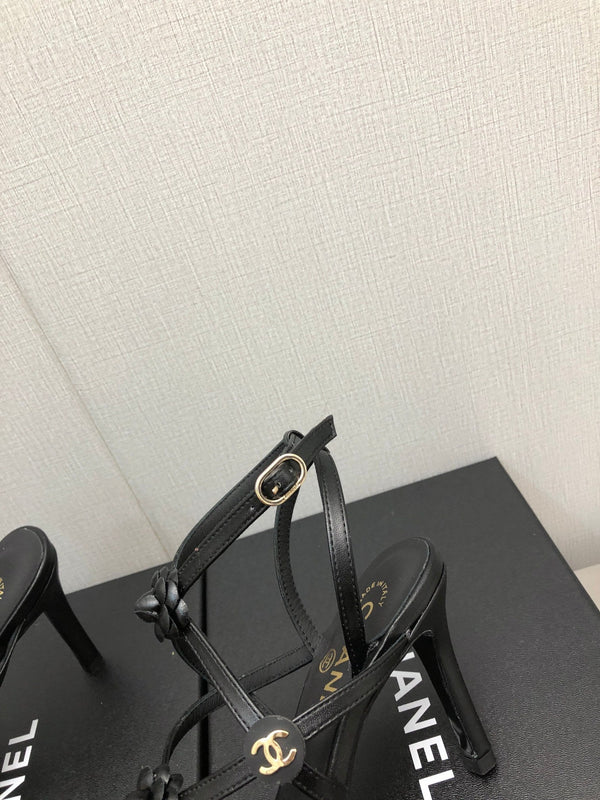 SANDALO CON TACCO ALTO FLOREALE IN PELLE DI AGNELLO NERA