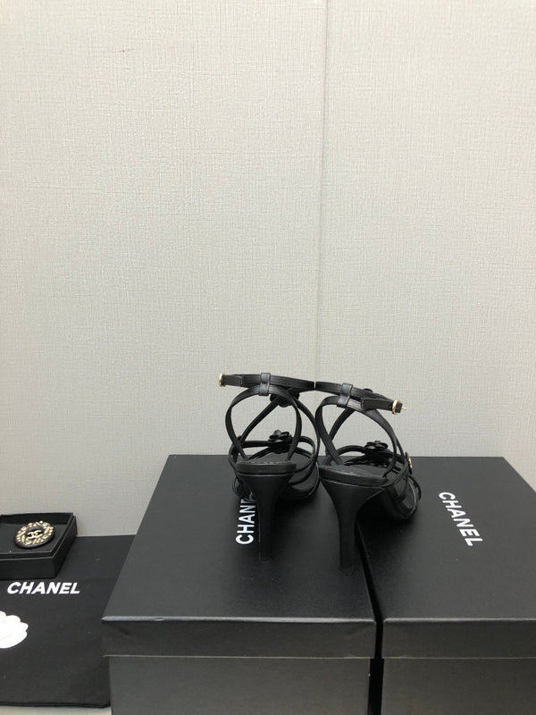 SANDALO CON TACCO ALTO FLOREALE IN PELLE DI AGNELLO NERA