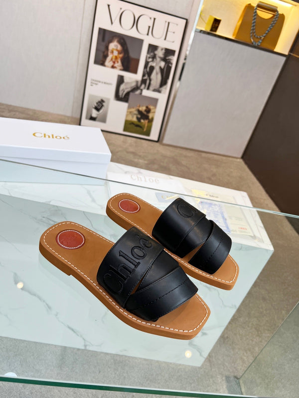 CHLOÉ WOODY MULE IN BLACK LAMBSKIN WITH EMBROIDERED LOGO