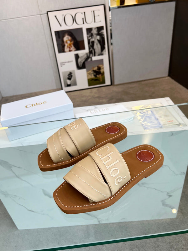 CHLOÉ WOODY MULE IN TUSCAN BEIGE LAMBSKIN WITH EMBROIDERED LOGO