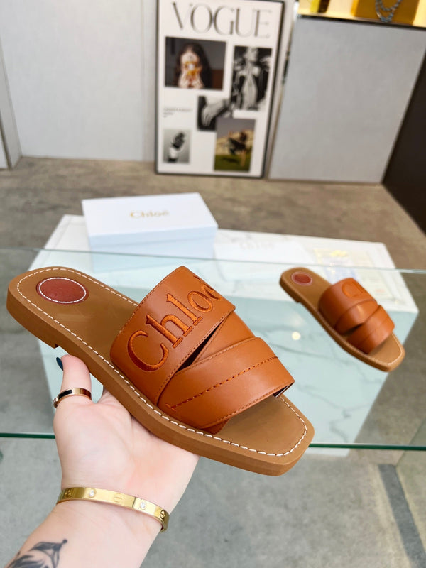 CHLOÉ WOODY MULE IN BRONZE BROWM LAMBSKIN WITH EMBROIDERED LOGO