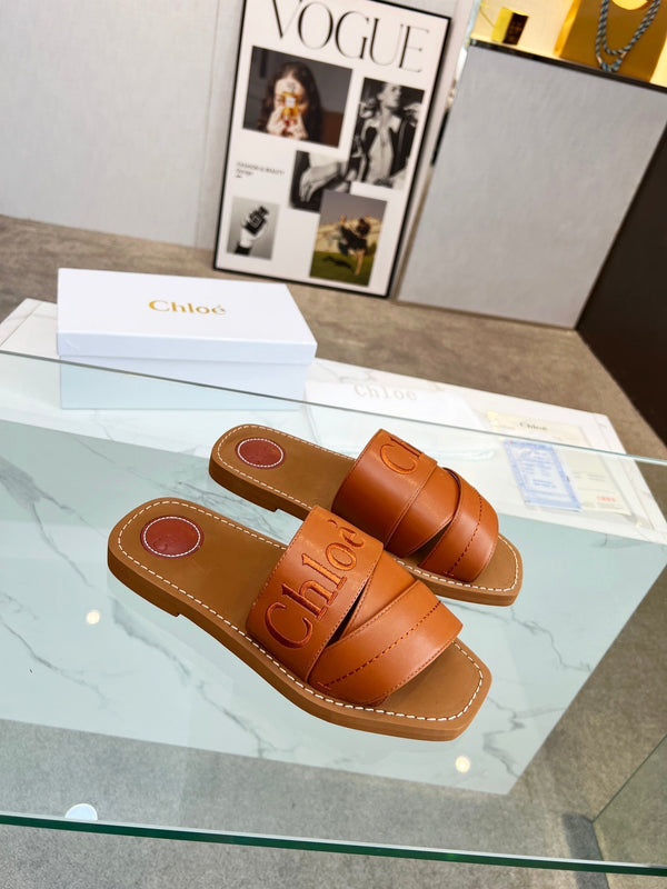 CHLOÉ WOODY MULE IN BRONZE BROWM LAMBSKIN WITH EMBROIDERED LOGO