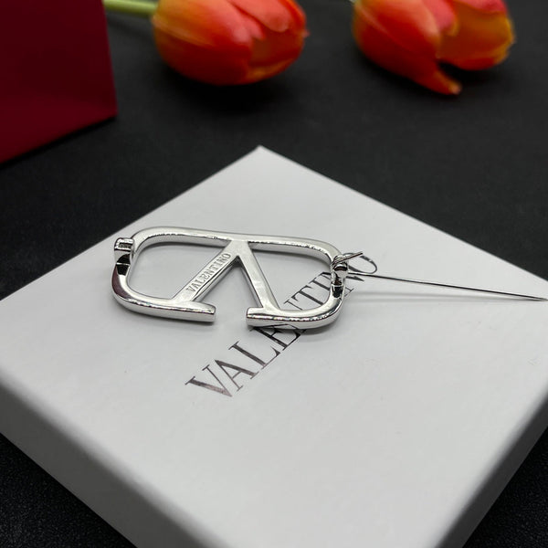 VT Brooch 179139