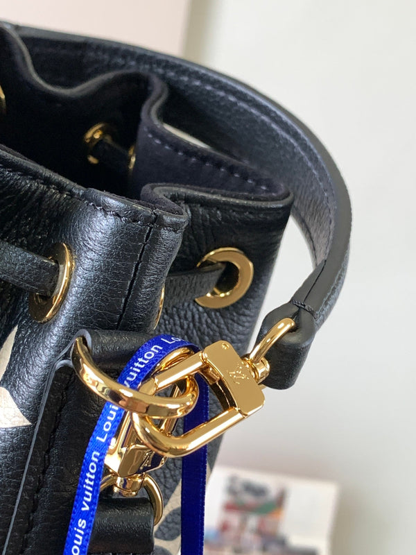 nano noe 13 grigio bicolore nero monogramma hardware dorato