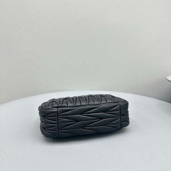 MINI BORSA HOBO 20 IN PELLE DI AGNELLO NERA