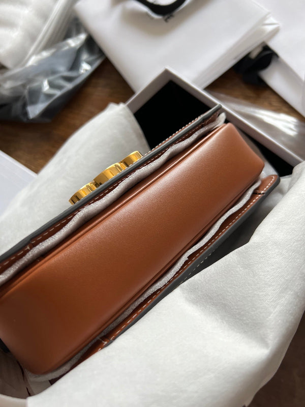 TEEN TRIOMPHE 18.5 TAN MONOGRAM CANVAS VITELLO MARRONE