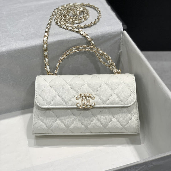 Borsa con patta 23P 19 cm in caviale bianco e hardware dorato