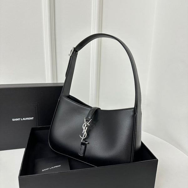 Le 5 a 7 24 Black Lambskin Shw
