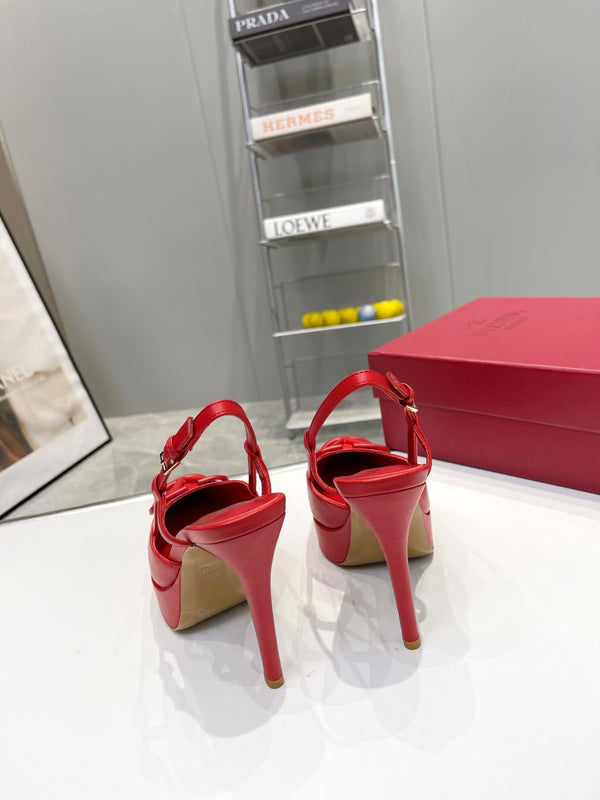 Décolleté con plateau e cinturino posteriore in pelle di vitello rossa firmata Vlogo, 120 mm