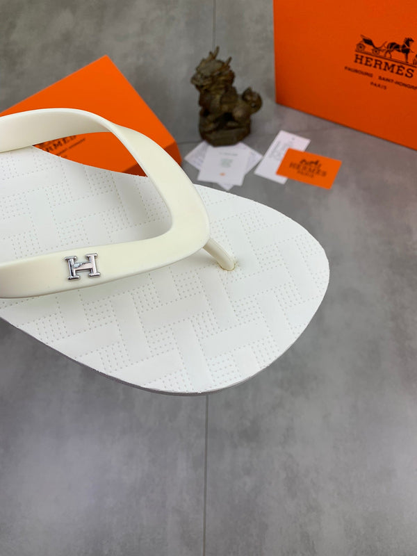 HM THONG SLIPPERS WHITE RUBBER